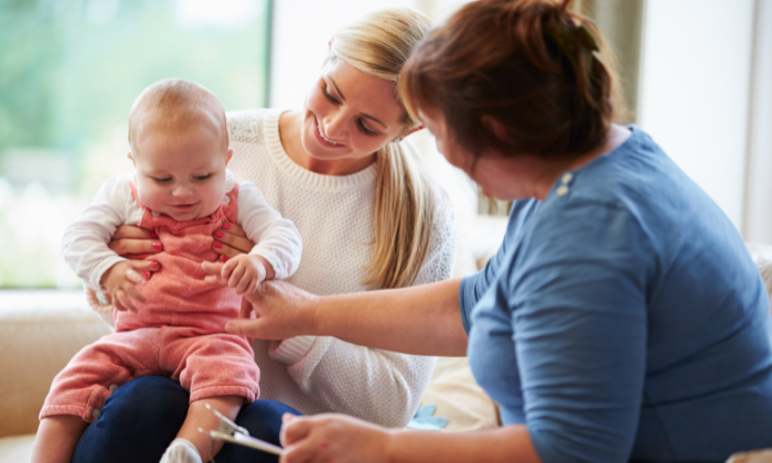 Mütterpflegerinnen bieten praktische Unterstützung im Alltag und geben seelischen Halt. © Monkey Business/AdobeStock